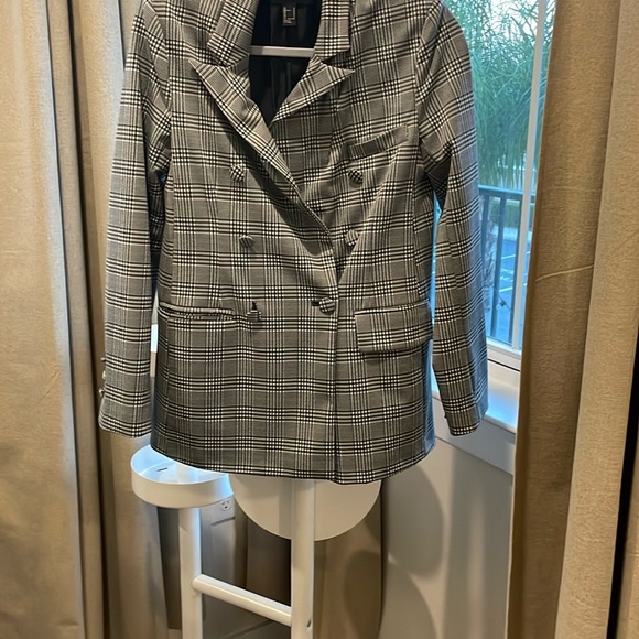 Black and White Plaid Blazer - Picture 9 of 10